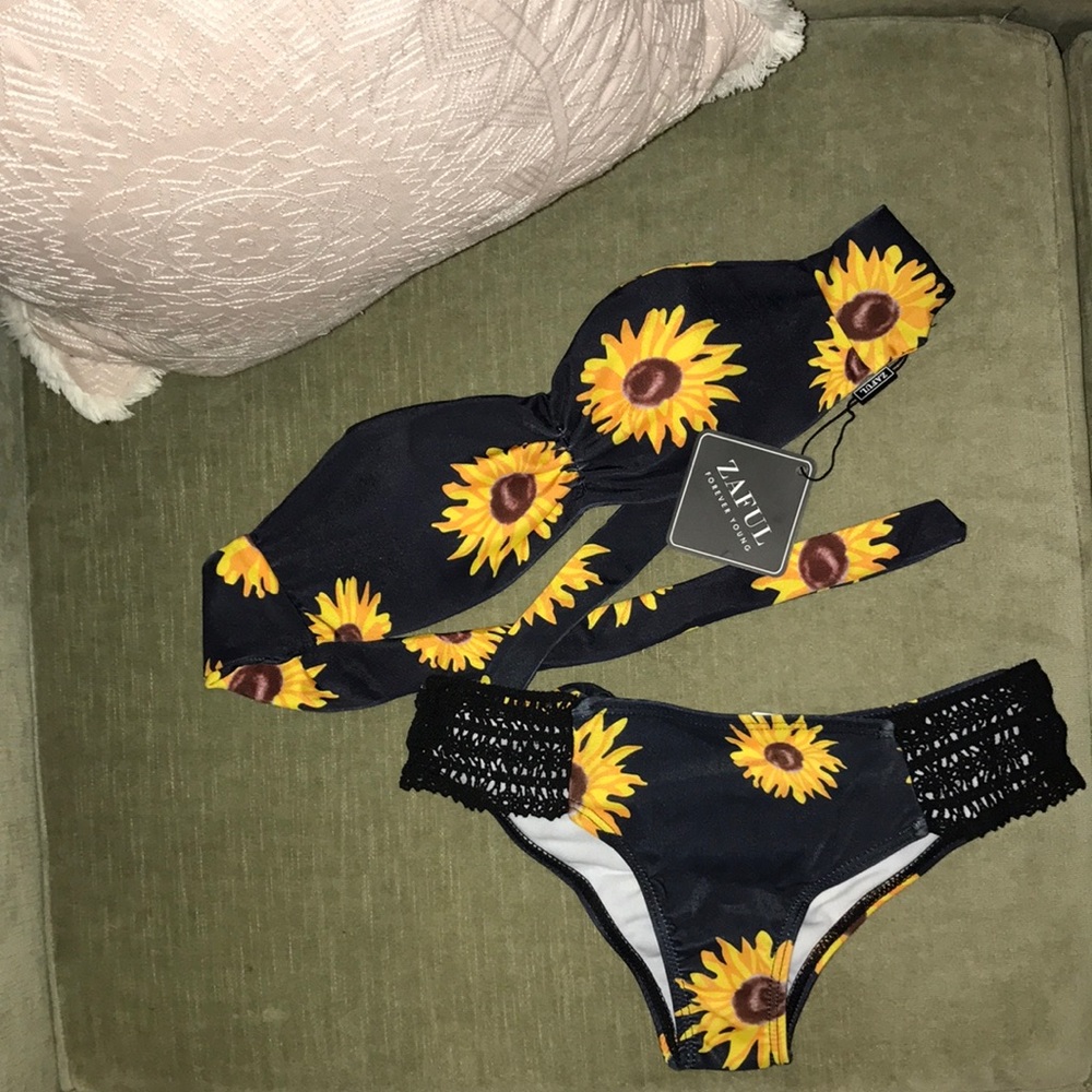 NWT Zaful Sunflower Black XS Bikini Set